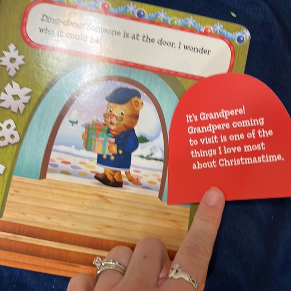 Merry Christmas, Daniel tiger! Lift the flap book - Picture 3 of 4